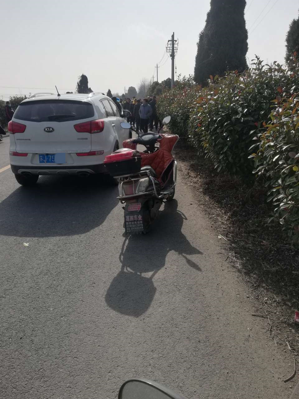 刚刚盐城都楼王镇,蟒河村〈楼大线)境内发生一起车祸